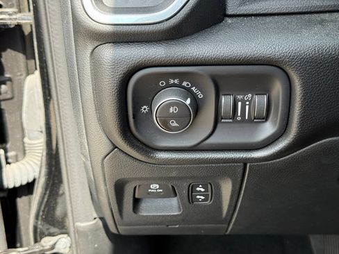Used 2022 RAM 1500 Laramie AWD/4WD image 19