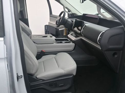 New 2026 Ford Expedition Active image 17