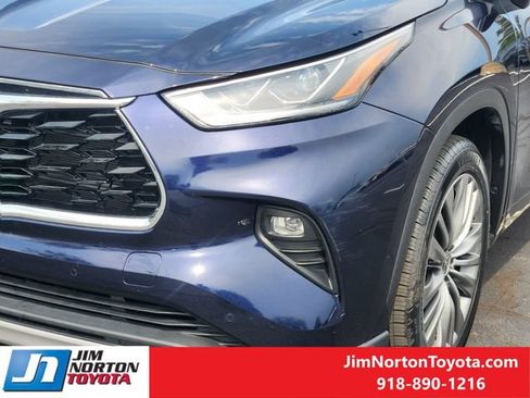 Used 2021 Toyota Highlander Platinum FWD image 11