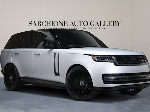 Used 2025 Land Rover Range Rover SE image 1