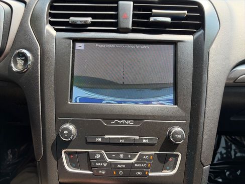 Used 2019 Ford Fusion SE w/ Equipment Group 151A FWD image 25