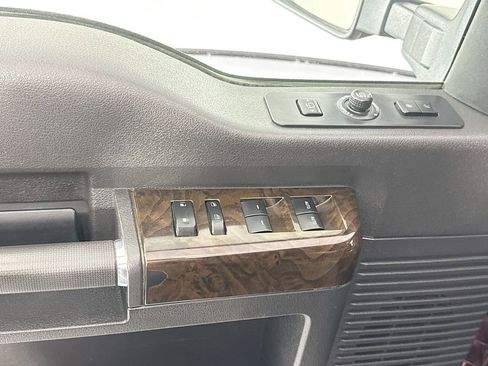 Used 2016 Ford F350 Platinum w/ Platinum Package image 18