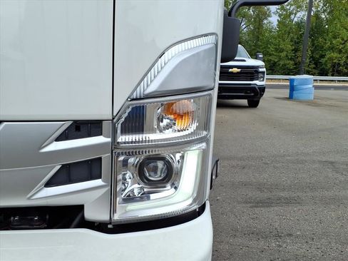 New 2025 Chevrolet Low Cab Forward LCF image 27