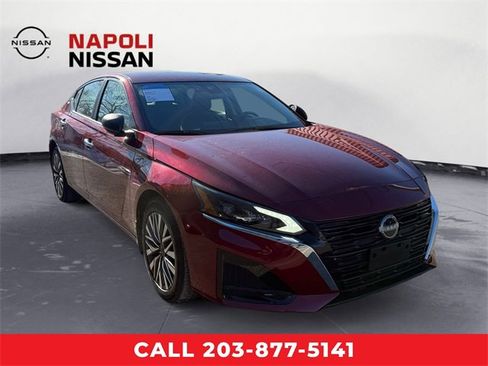 Certified 2024 Nissan Altima 2.5 SV image 1