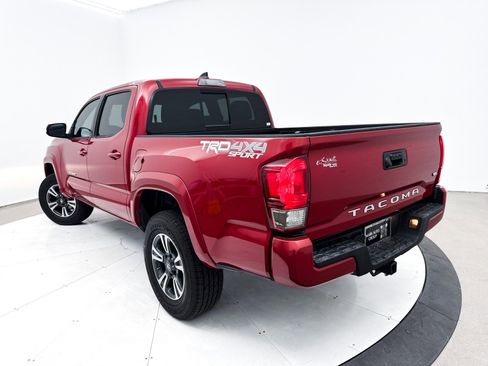 Used 2017 Toyota Tacoma TRD Sport image 7