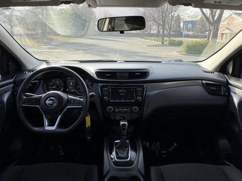 Used 2019 Nissan Rogue Sport S image 18