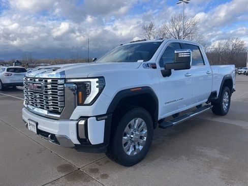 Used 2024 GMC Sierra 3500 Denali image 10