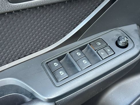 Used 2019 Toyota C-HR LE FWD image 11