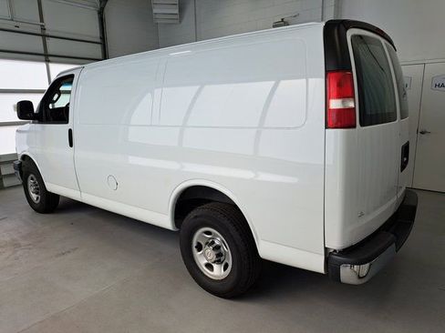 Used 2017 Chevrolet Express 2500 RWD image 7