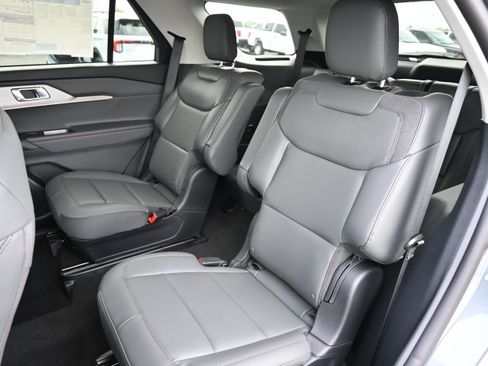 New 2026 Ford Explorer Active w/ Active Comfort Package RWD image 33