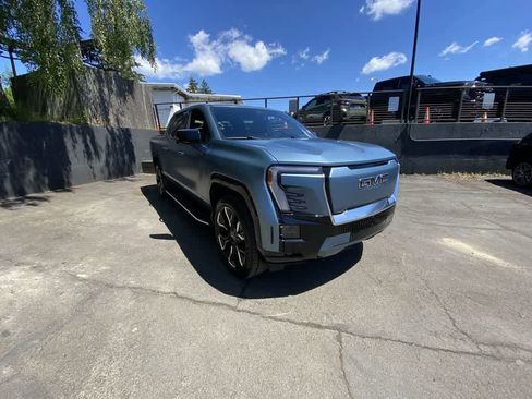 Used 2025 GMC Sierra EV Denali AWD/4WD image 8