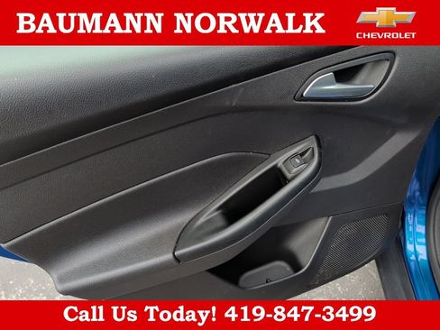Used 2018 Ford Focus SE FWD image 35