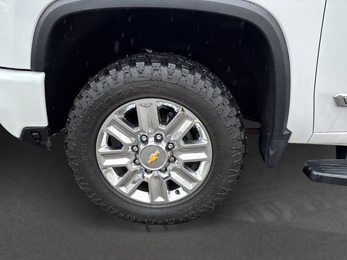 Used 2024 Chevrolet Silverado 2500 High Country w/ Technology Package AWD/4WD image 11