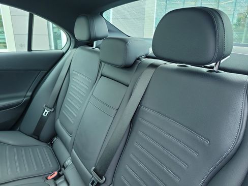 Used 2023 Mercedes-Benz C 300 Sedan image 15
