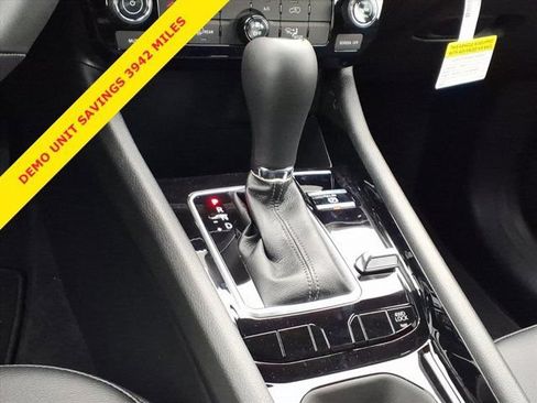 New 2026 Jeep Compass Latitude AWD/4WD image 10
