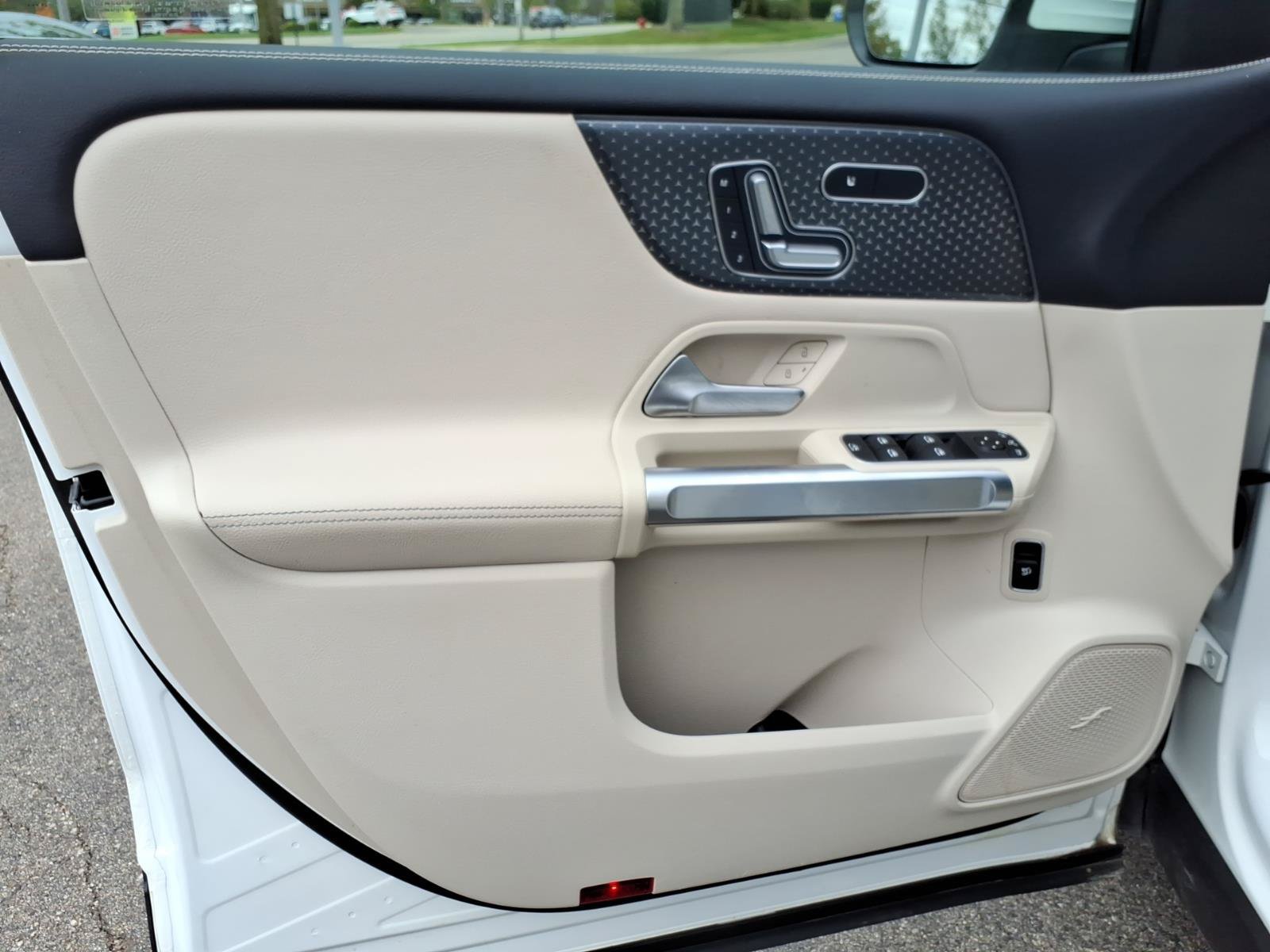 Certified 2025 Mercedes-Benz GLB 250 4MATIC image 14
