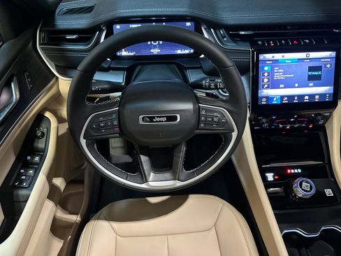 New 2025 Jeep Grand Cherokee L Limited image 13