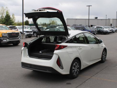 Used 2020 Toyota Prius Prime XLE FWD image 7