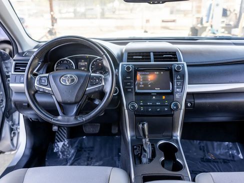 Used 2016 Toyota Camry SE image 18