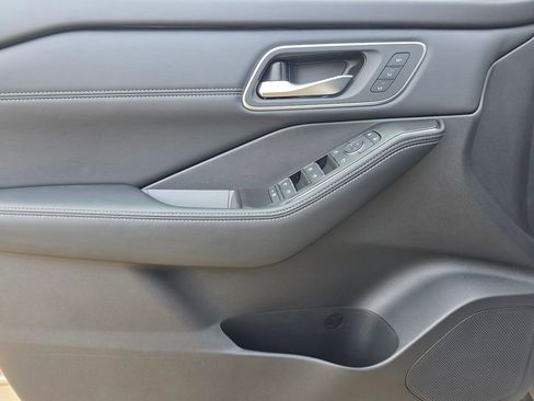 New 2026 Nissan Rogue Platinum image 16