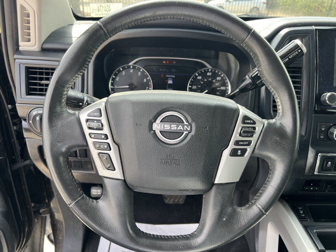 Used 2024 Nissan Titan SV w/ SV Convenience Package RWD image 5