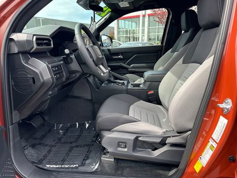Certified 2025 Toyota Tacoma TRD Off-Road AWD/4WD image 12