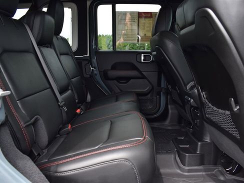 Used 2025 Jeep Wrangler Unlimited Rubicon AWD/4WD image 14