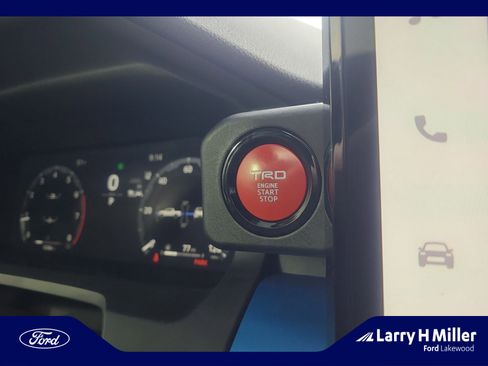 Used 2024 Toyota Tacoma TRD Sport image 30