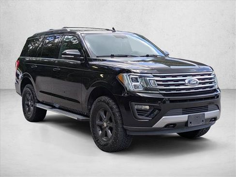 Used 2018 Ford Expedition XLT w/ Equipment Group 202A AWD/4WD image 3