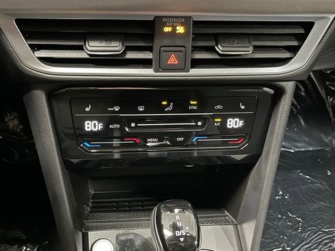 New 2025 Volkswagen Taos SE image 11