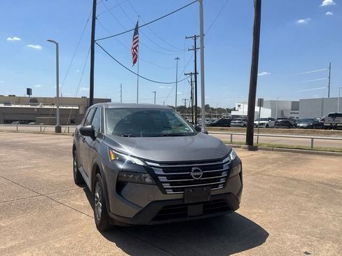 Certified 2025 Nissan Rogue S AWD/4WD image 3