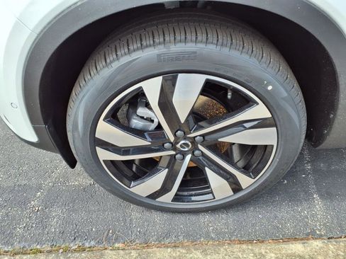 New 2025 Volvo XC40 B5 Ultra w/ Climate Package image 10