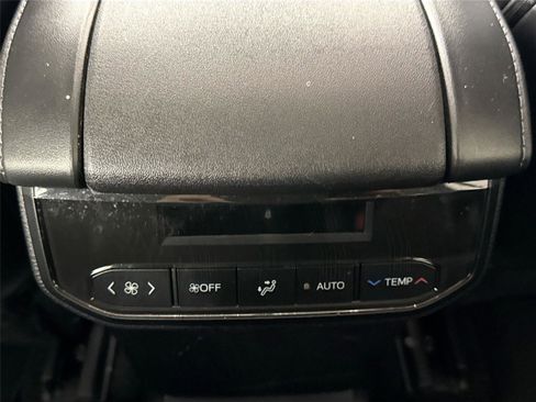 Certified 2023 Toyota Highlander XLE image 38