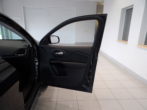 Used 2023 Jeep Cherokee Altitude Lux AWD/4WD image 22