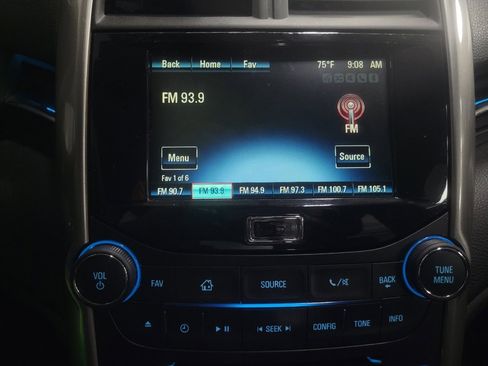 Used 2016 Chevrolet Malibu LT FWD image 25