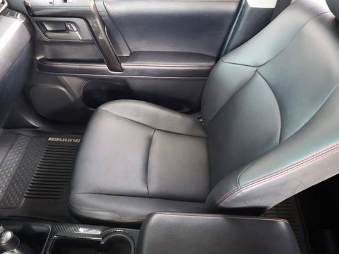 Used 2019 Toyota 4Runner TRD Off-Road Premium AWD/4WD image 19