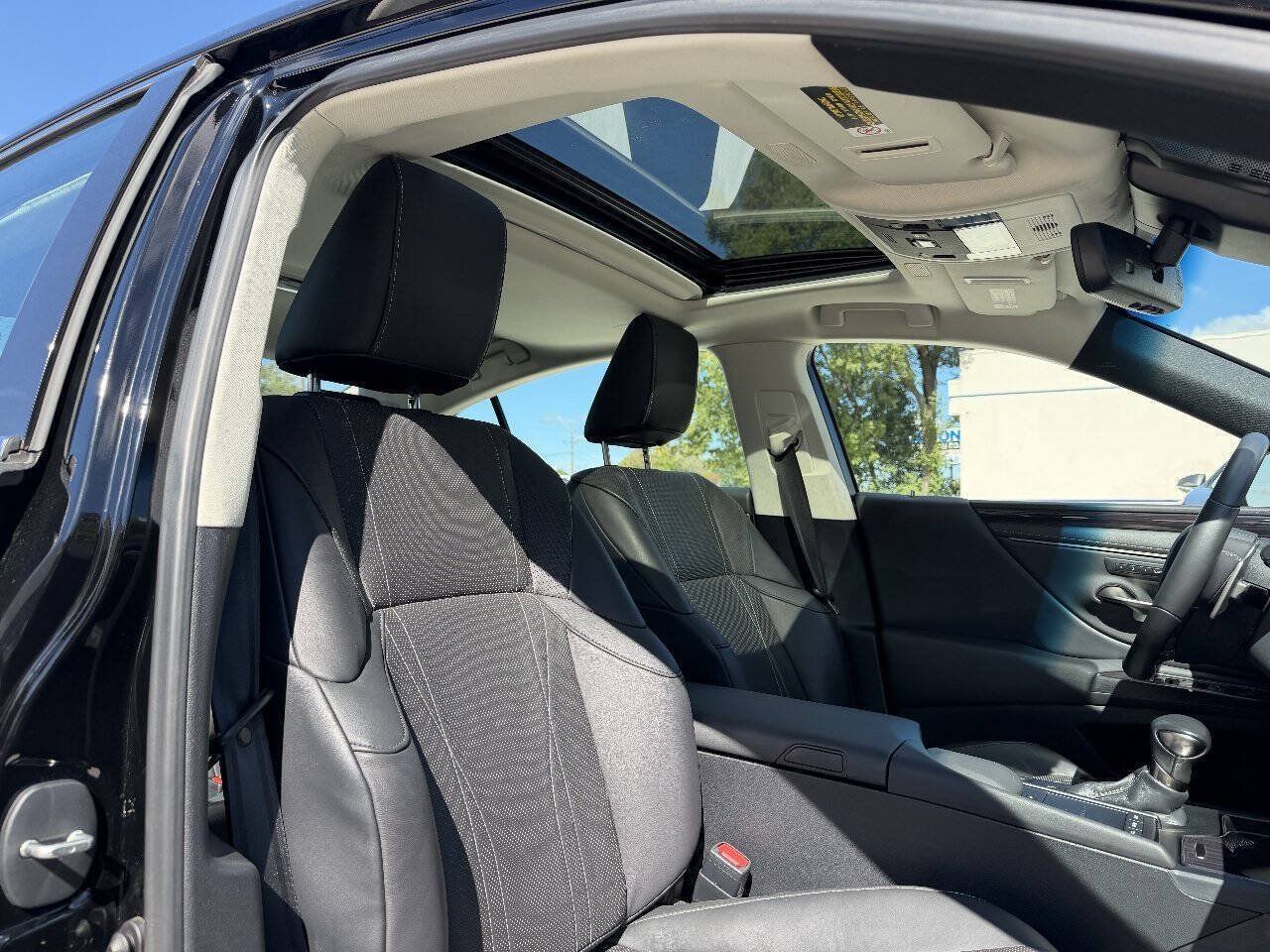 Used 2019 Lexus ES 300h w/ Accessory Package 2 FWD image 9