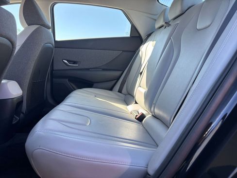 Used 2025 Hyundai Elantra Limited image 27