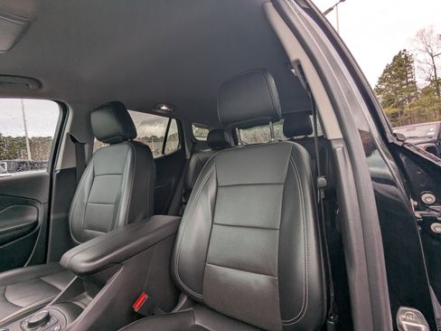 Used 2023 GMC Terrain SLT image 9