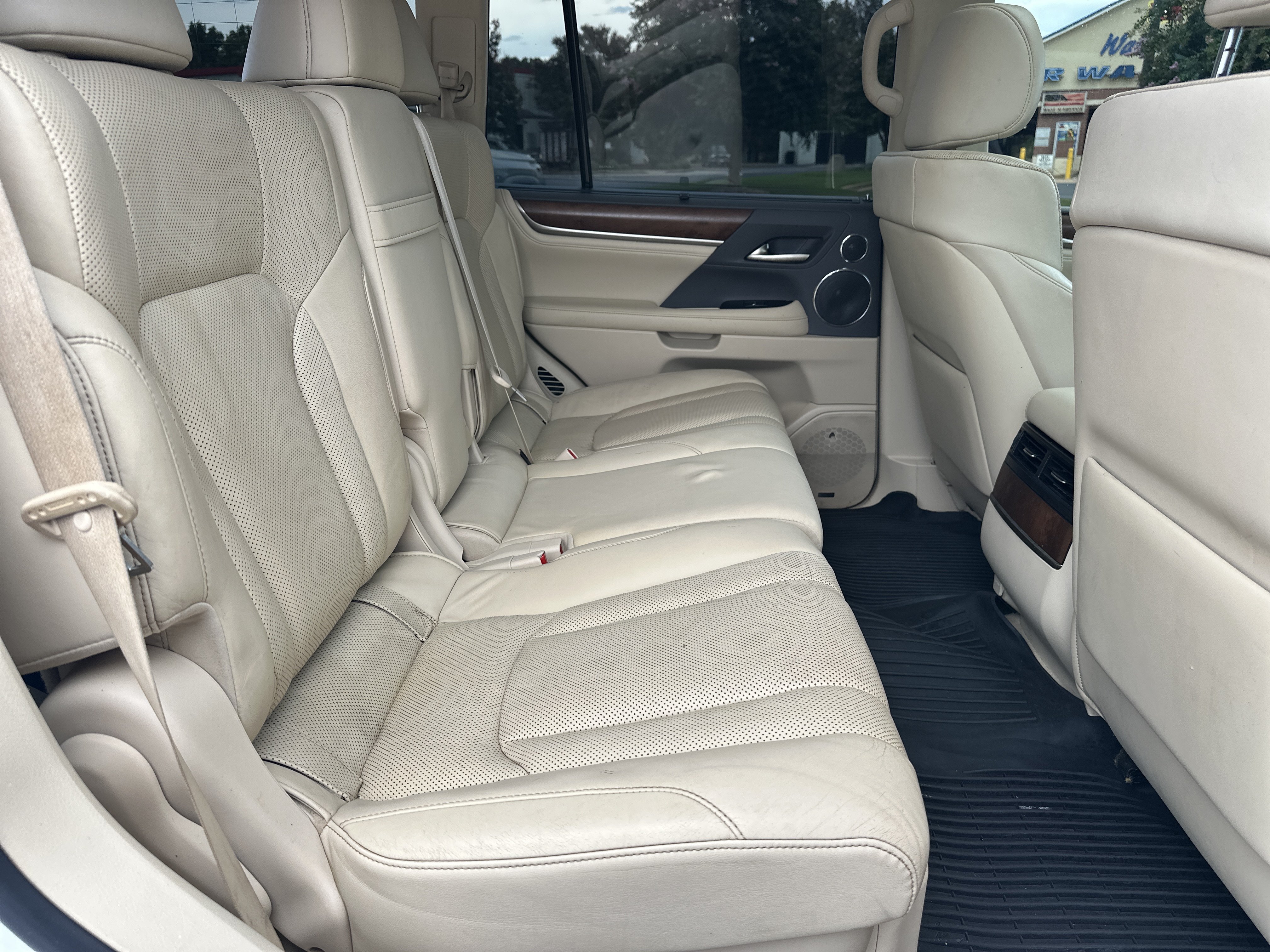 Used 2018 Lexus LX 570 4WD w/ Luxury Package image 16
