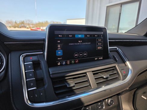 Used 2021 Chevrolet Tahoe Premier AWD/4WD image 16