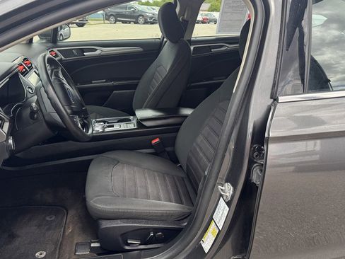 Used 2020 Ford Fusion SE FWD image 16