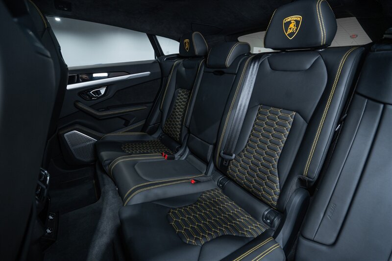 Used 2020 Lamborghini Urus AWD/4WD image 28