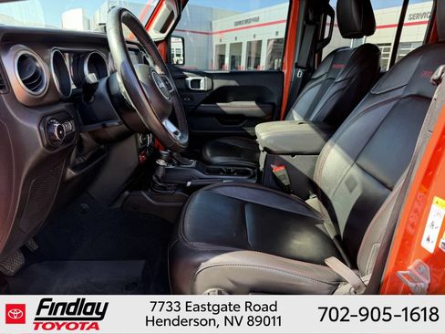 Used 2018 Jeep Wrangler Unlimited Rubicon w/ Dual Top Group AWD/4WD image 6