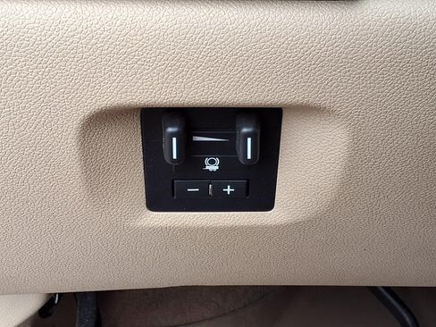 Used 2010 GMC Sierra 3500 SLT w/ SLT Convenience Package image 15