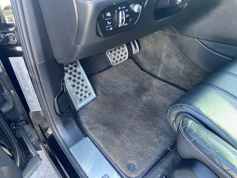 Used 2018 Bentley Bentayga image 6