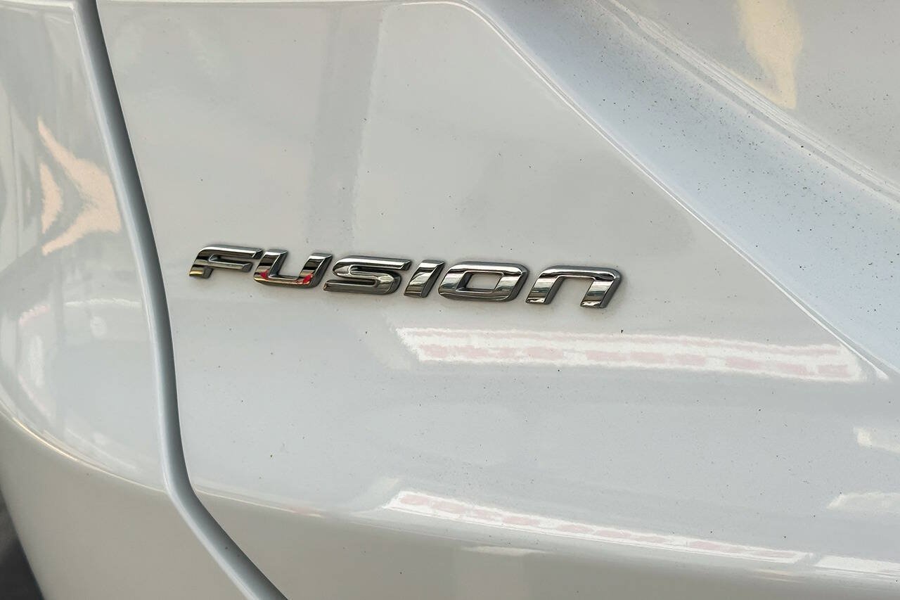 Used 2018 Ford Fusion SE FWD image 17