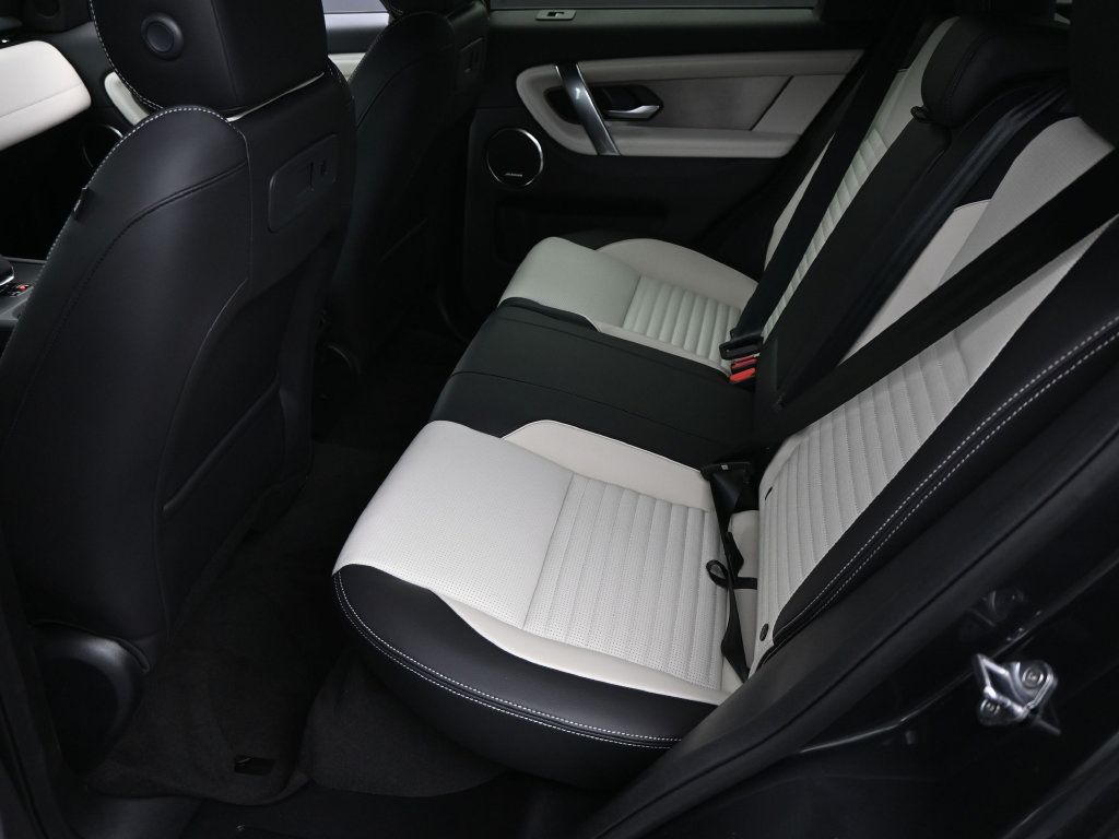 Used 2025 Land Rover Discovery Sport Dynamic SE AWD/4WD image 6