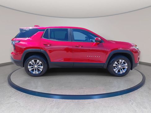 Used 2025 Chevrolet Equinox LT w/ Safety and Technology Package FWD image 4