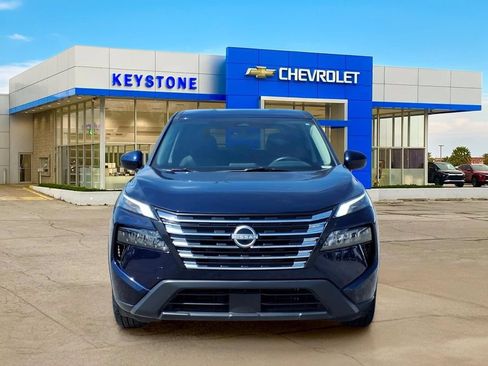 Used 2025 Nissan Rogue SV FWD image 2